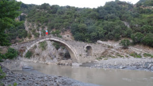pozdrowienia z Mostu Sędziów w Kanionie Lengarica koło Permetu w Albanii