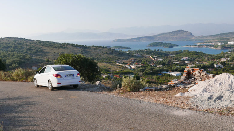 wynajem samochodu w Albanii - widok na Ksamil
